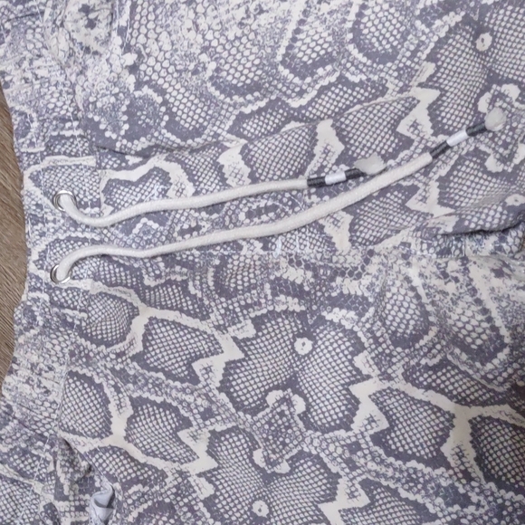 Fresh Prints of Bel-Air shorts animal print Gray - Picture 2 of 10